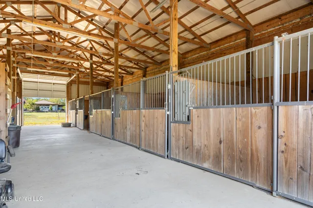 $599,900 | 3297 Country Club Road, Senatobia, MS 38668