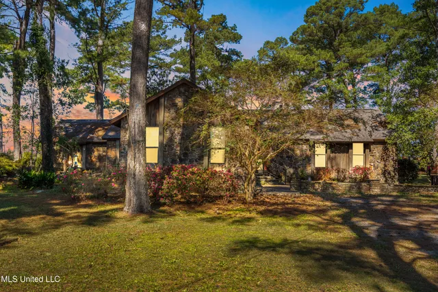 $599,900 | 3297 Country Club Road, Senatobia, MS 38668