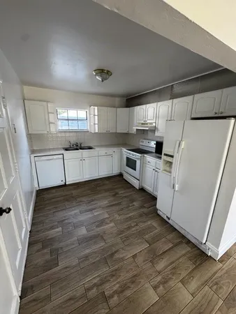 $2,800 | 221 Southwest 68th Avenue, Pembroke Pines, FL 33023