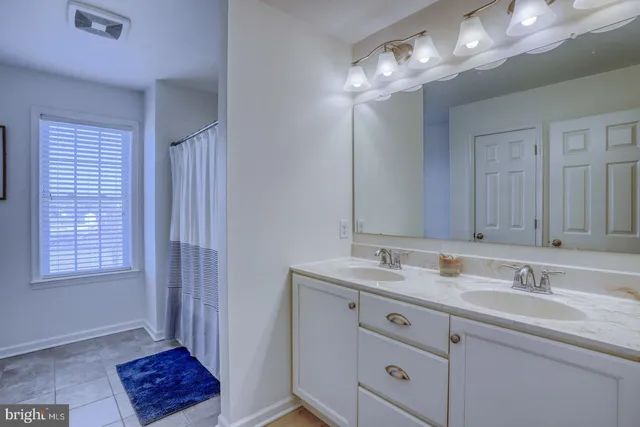 $779,999 | 513 Spring Hollow Drive, Middletown, DE 19709