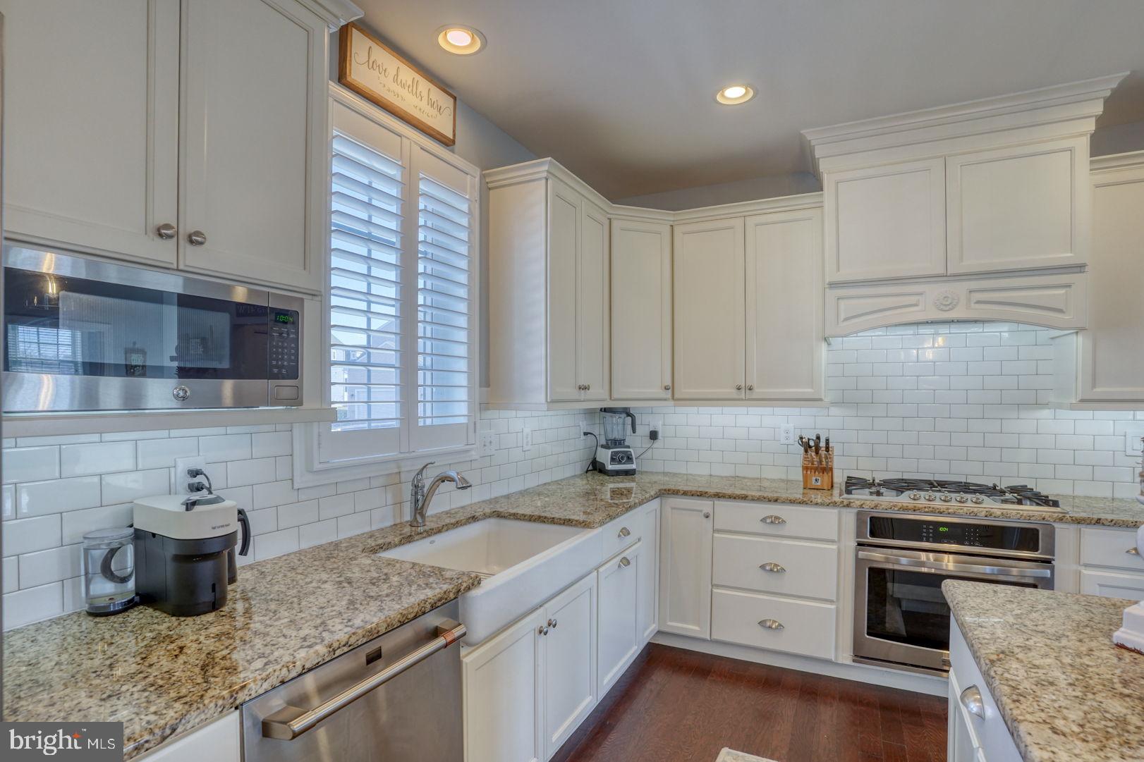 513 Spring Hollow Drive Middletown, DE 19709 - Photo 5 of 83 a kitchen that has a sink and a stove