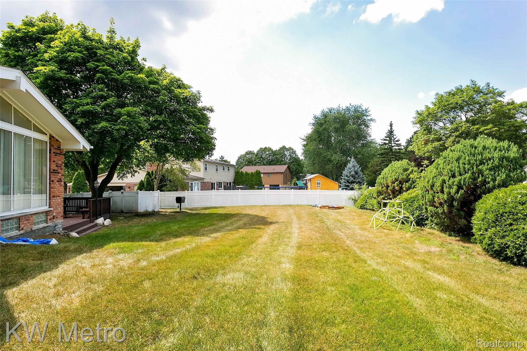 4733 Valleyview Drive South West Bloomfield, MI 48323 - Photo 36 of 39 Valleyview-36.jpg