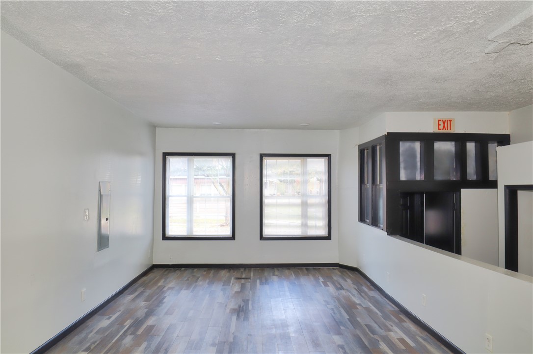 495 Emerson Street Rochester, NY 14613 - Photo 4 of 21