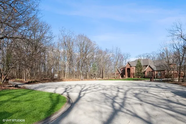 $215,000 | 1931 Tessington Court, New Lenox, IL 60451