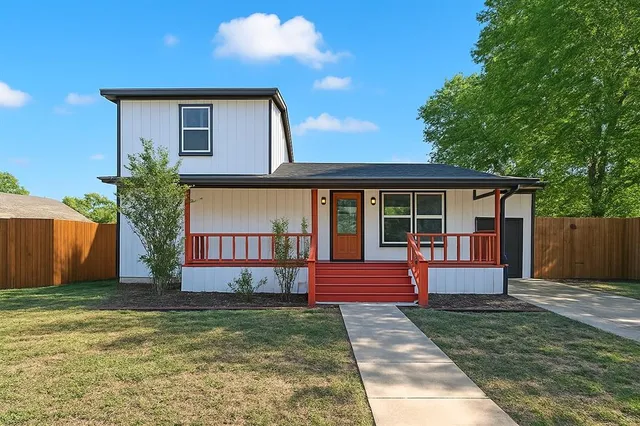 a front view of house with yard