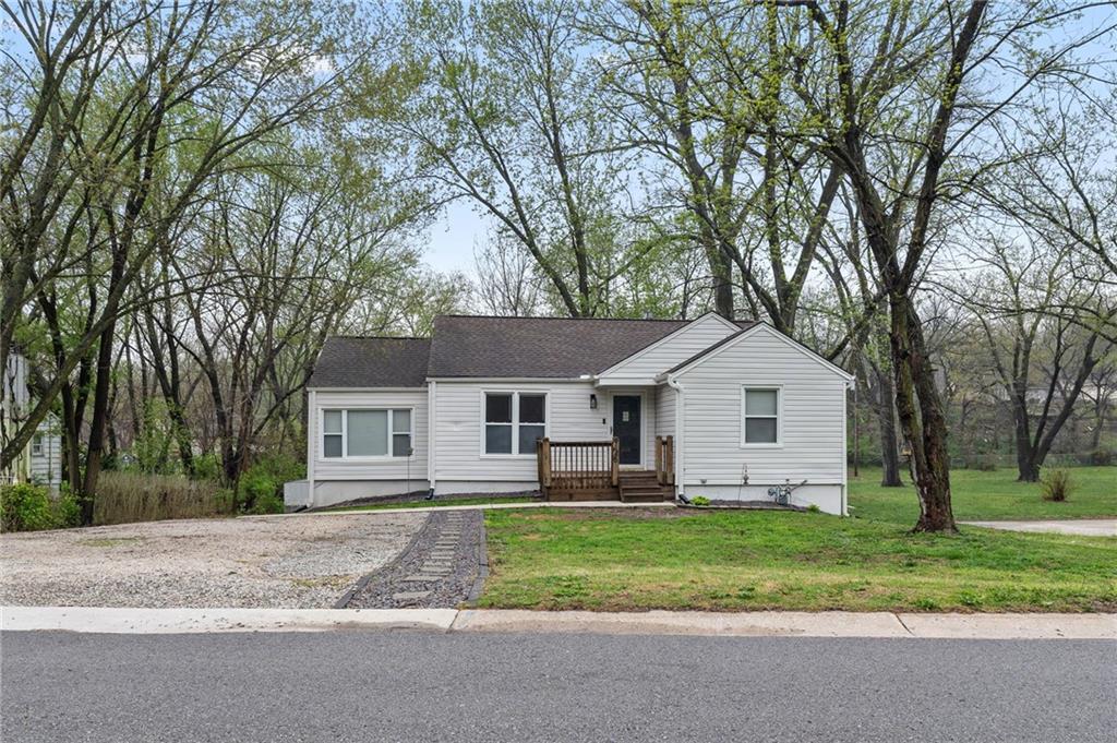 726 Lakewood Road Bonner Springs, KS 66012 - Photo 1 of 1
