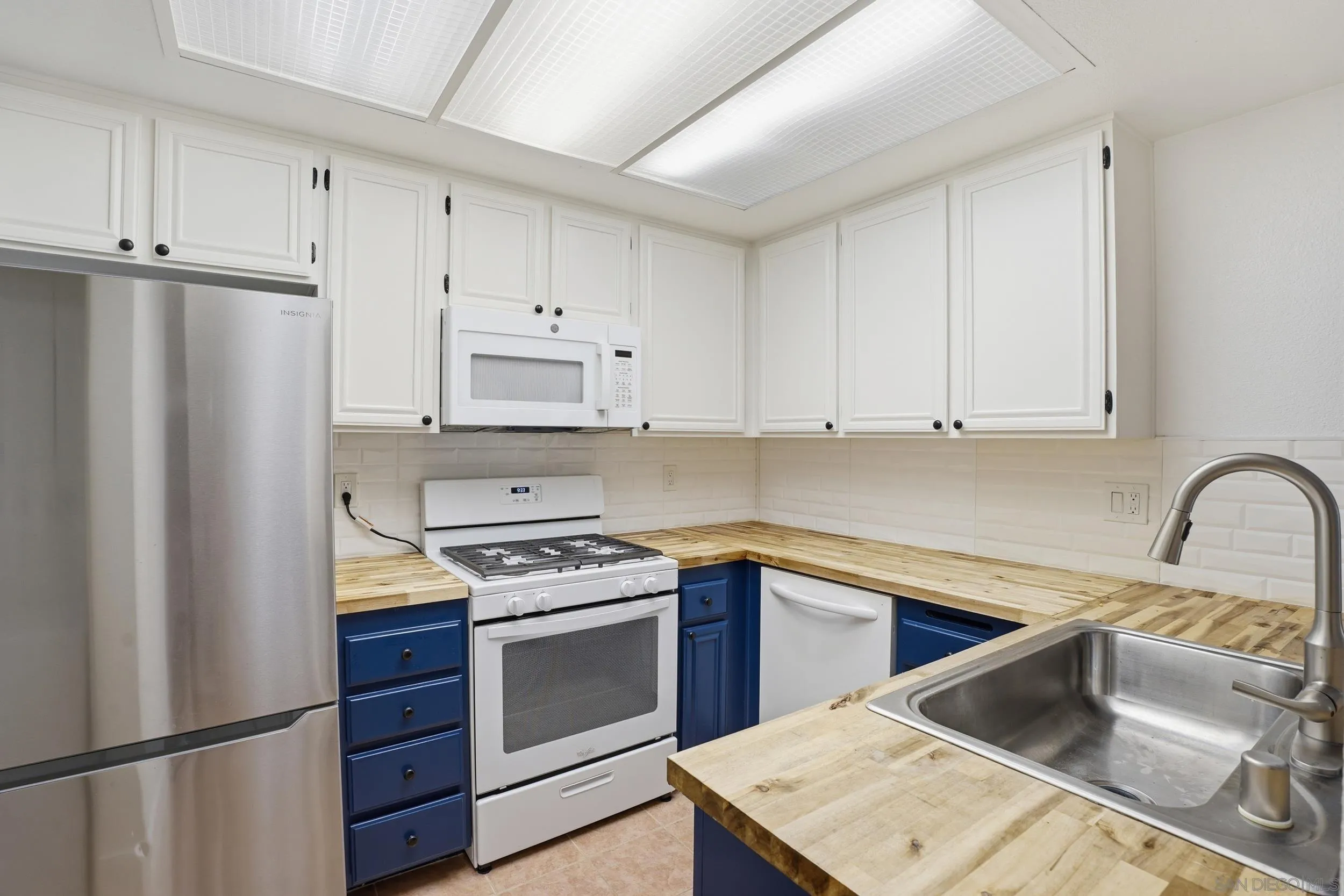 3039 Brookpine Court Spring Valley, CA 91978 - Photo 3 of 29 Gallery Image 3