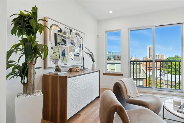 $1,550,000 | 58 Kent, Unit 302, Brookline, MA 02445