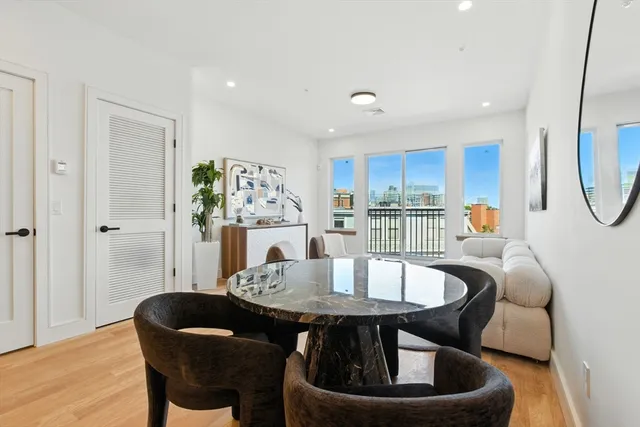 $1,550,000 | 58 Kent, Unit 302, Brookline, MA 02445