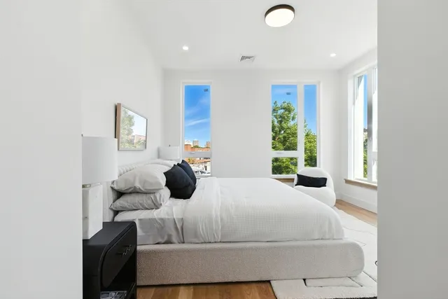 $1,550,000 | 58 Kent, Unit 302, Brookline, MA 02445