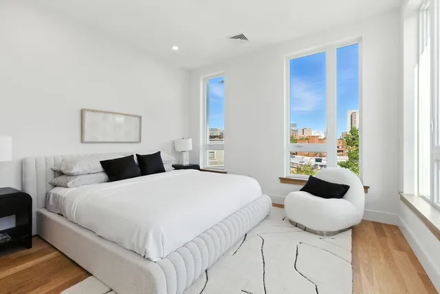 $1,550,000 | 58 Kent, Unit 302, Brookline, MA 02445