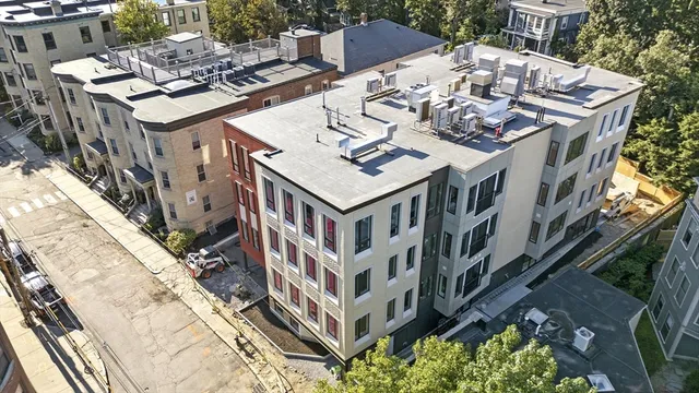 $1,550,000 | 58 Kent, Unit 302, Brookline, MA 02445