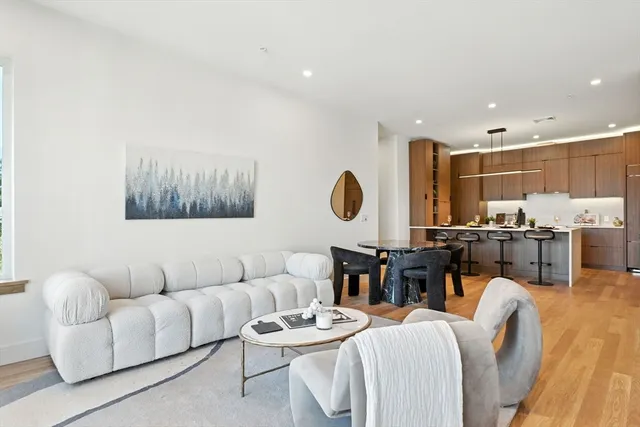 $1,550,000 | 58 Kent, Unit 302, Brookline, MA 02445