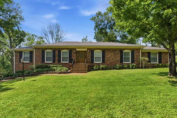 $999,900 | 631 Forest Park Drive, Brentwood, TN 37027