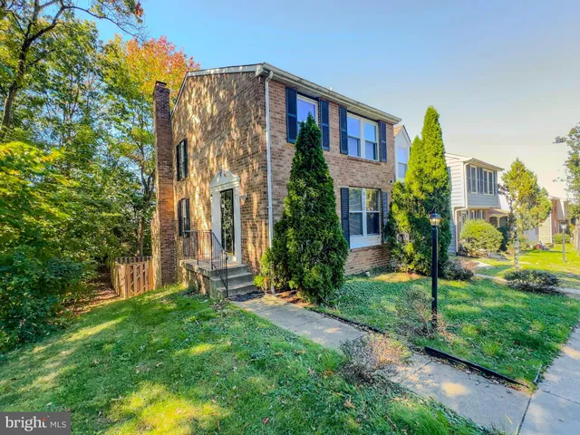 a front view of house with yard