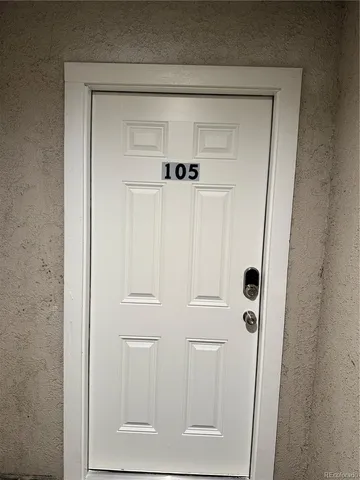 a view of empty room with a kitchen
