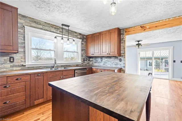 $450,000 | 1579 Lake Road, Thomasville, NC 27360