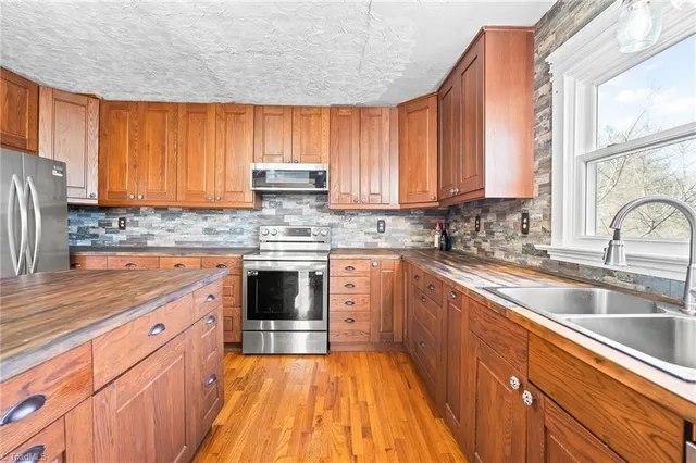 $450,000 | 1579 Lake Road, Thomasville, NC 27360