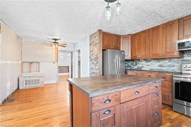 $450,000 | 1579 Lake Road, Thomasville, NC 27360