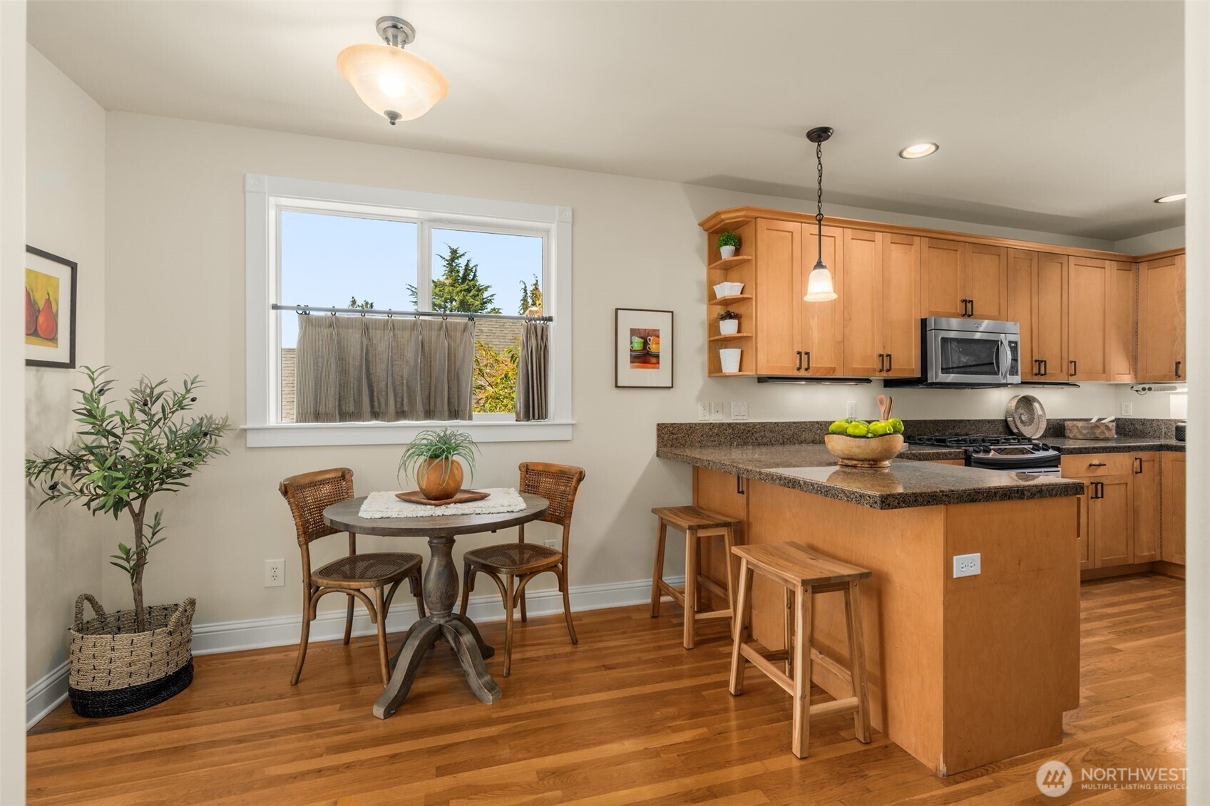4122 Southwest Walker Street Seattle, WA 98116 - Photo 15 of 35