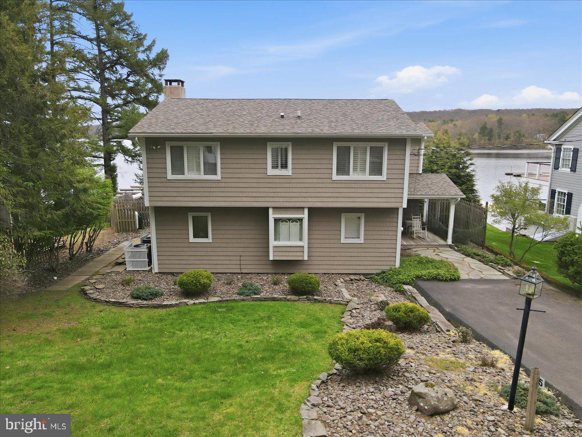 114 Shore Road Tafton, PA 18464 - Photo 11 of 137
