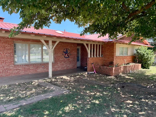 $195,000 | 605 South Ayrshire Avenue, Crosbyton, TX 79322