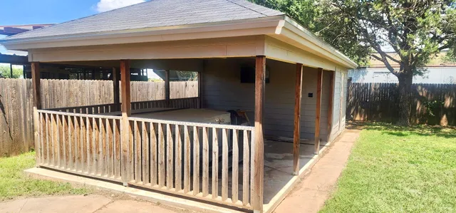 $195,000 | 605 South Ayrshire Avenue, Crosbyton, TX 79322