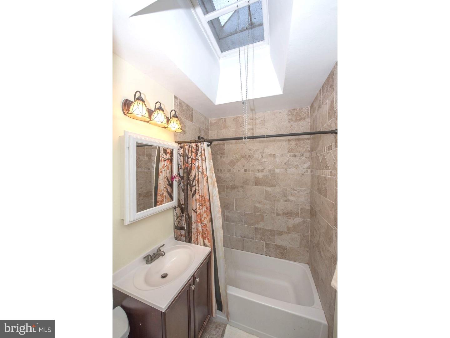 136 Green Valley Road Upper Darby, PA 19082 - Photo 18 of 25 Bathroom