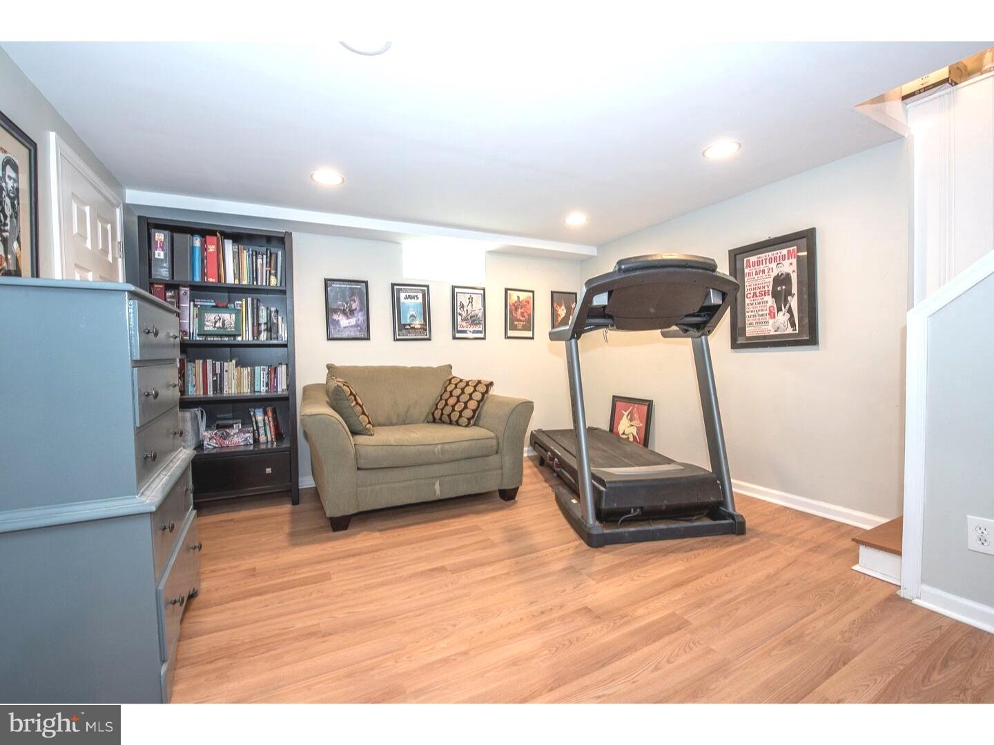 136 Green Valley Road Upper Darby, PA 19082 - Photo 22 of 25 Family Room