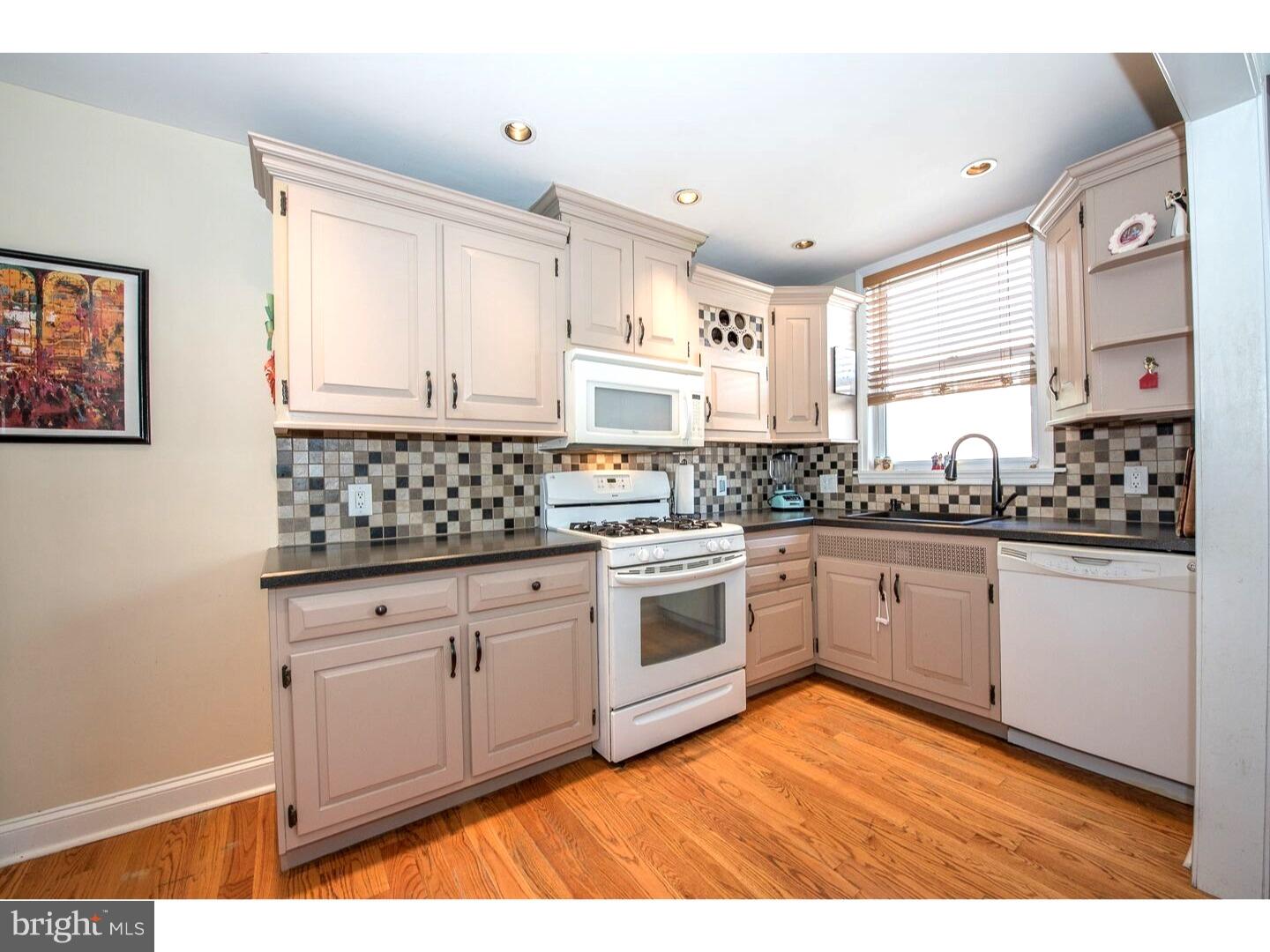 136 Green Valley Road Upper Darby, PA 19082 - Photo 9 of 25 Kitchen