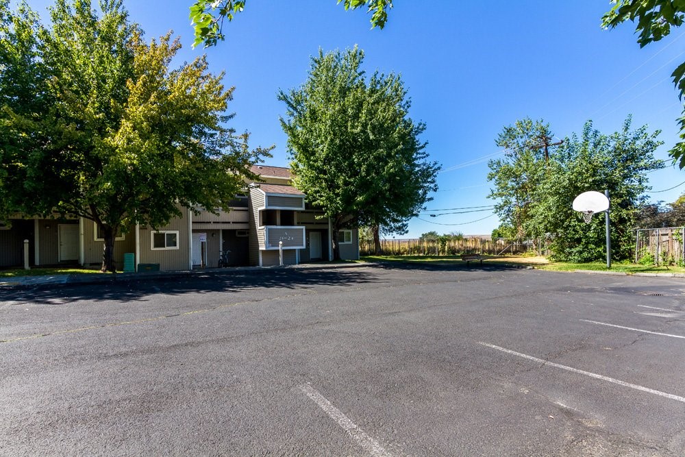 1335 Southwest 2nd Street Pendleton, OR 97801 - Photo 4 of 10 front view of a house with a street
