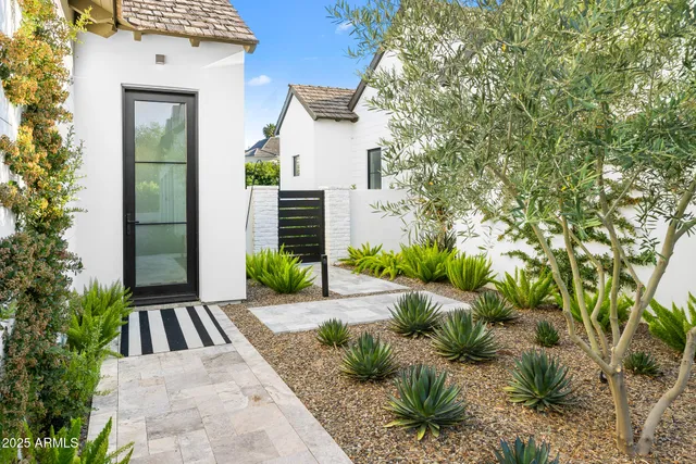 $8,750,000 | 6235 East Montecito Avenue, Scottsdale, AZ 85251