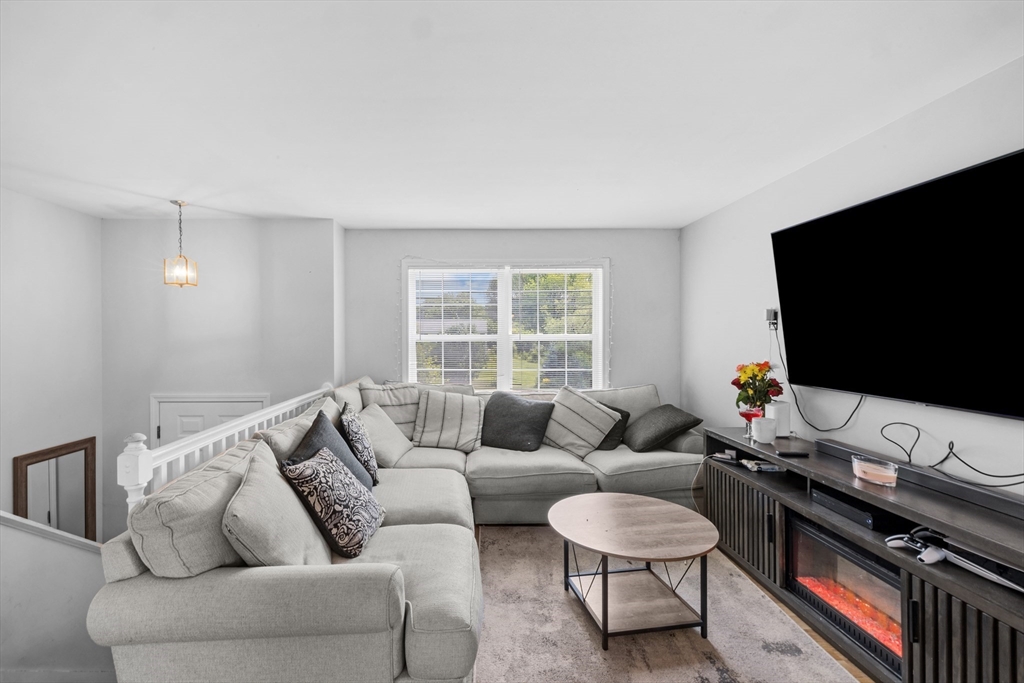 88 Old Fall River Road Swansea, MA 02777 - Photo 7 of 20 Gallery Image 7
