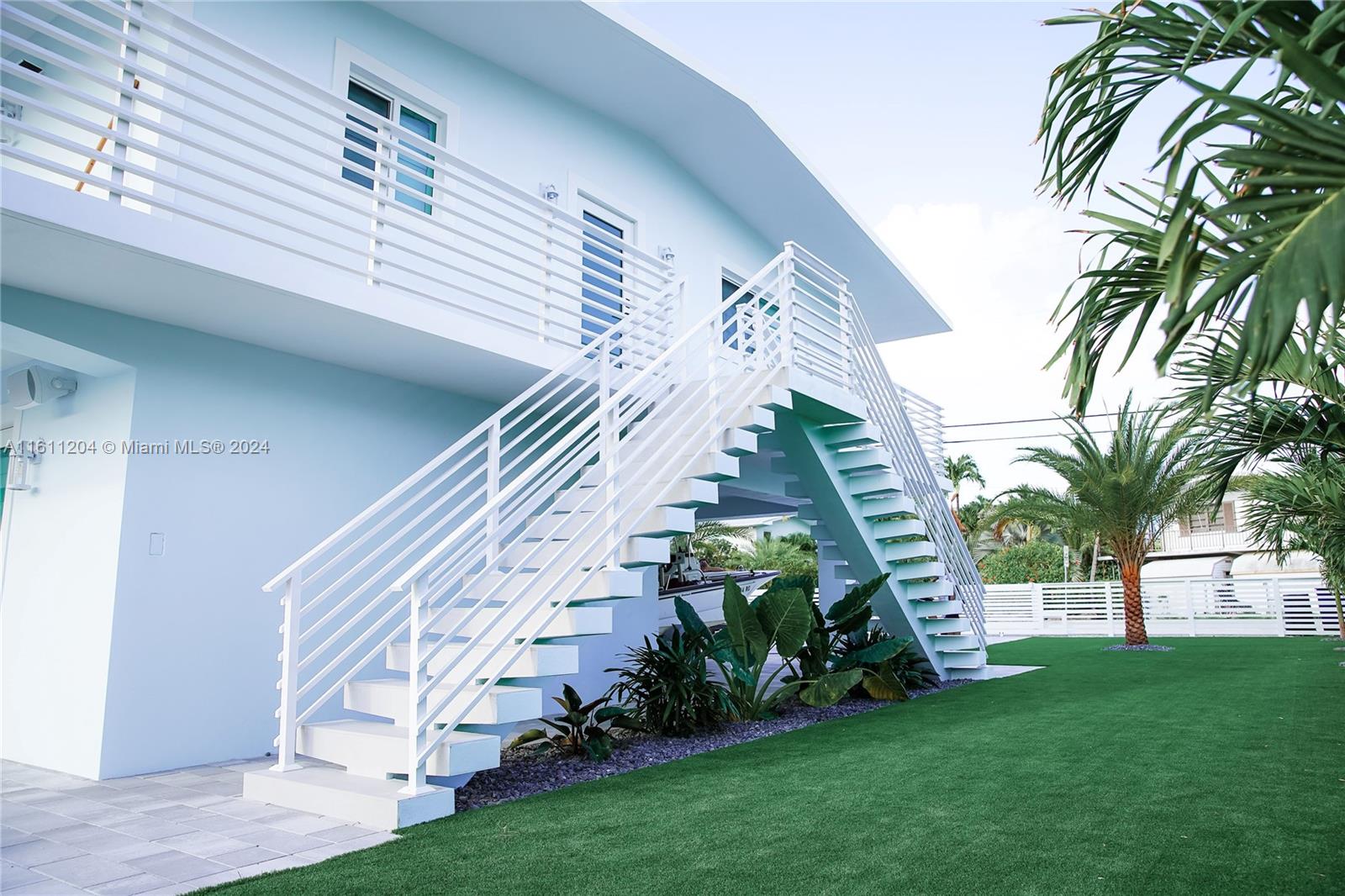 873 Ellen Drive Key Largo, FL 33037 - Photo 4 of 32 Gallery Image 4