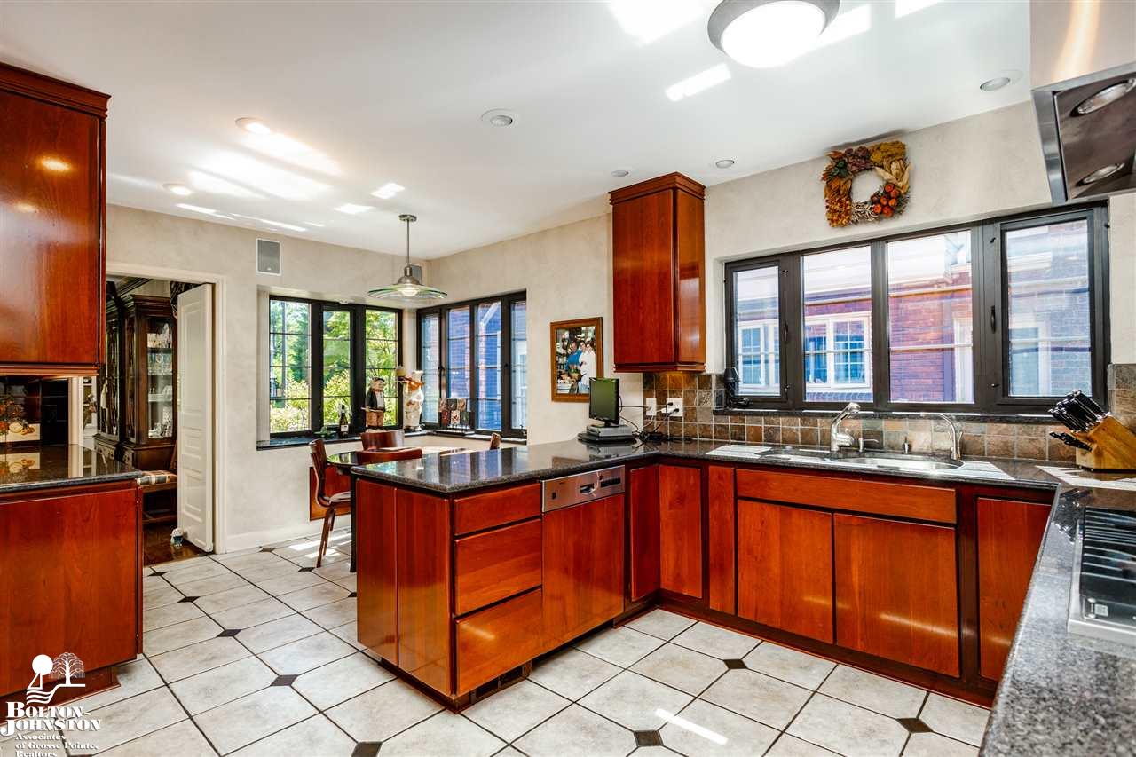 133 Merriweather Road Grosse Pointe Farms, MI 48236 - Photo 4 of 65