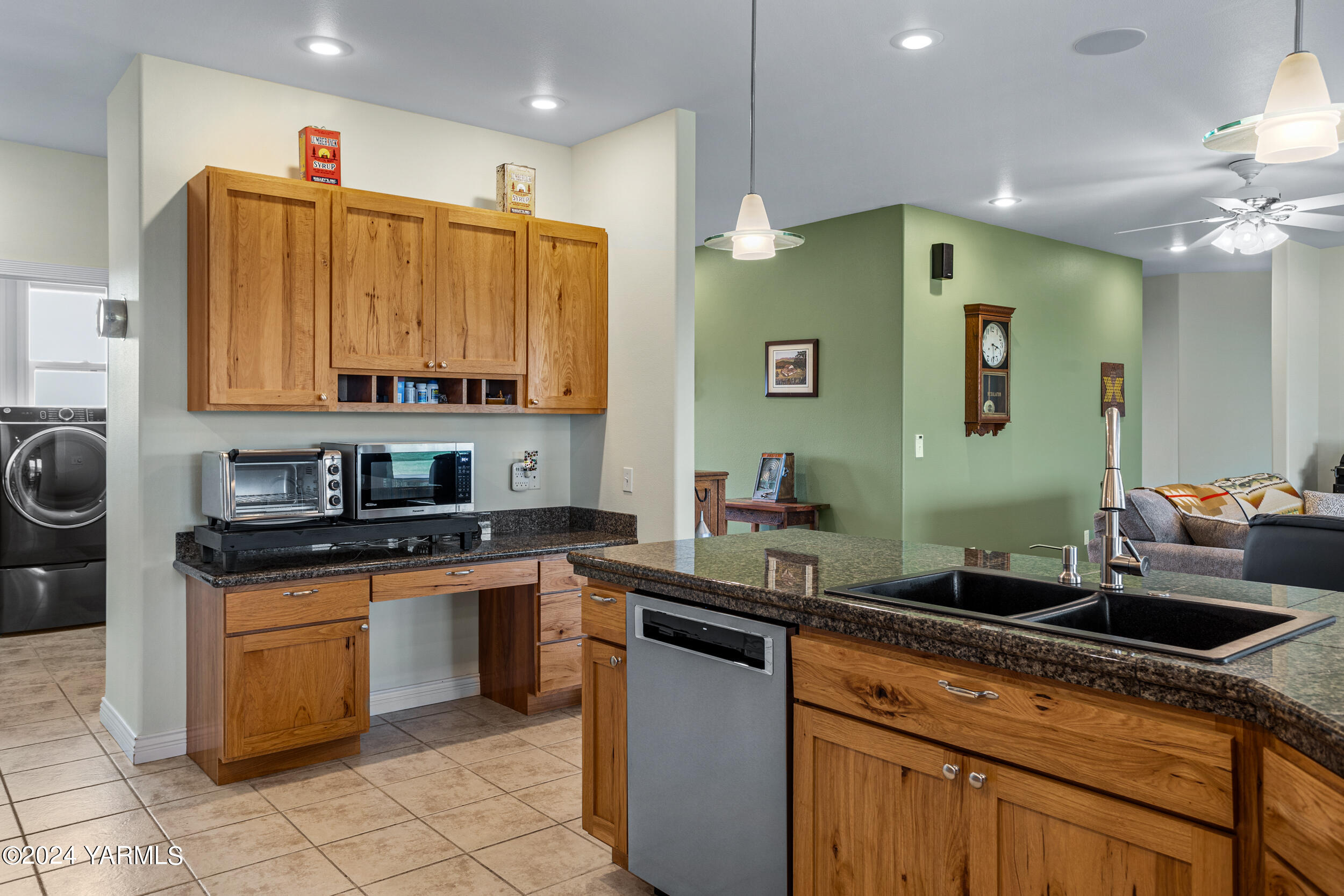 652 South Friedline Road Yakima, WA 98908 - Photo 13 of 38 a kitchen with a sink a stove and cabinets