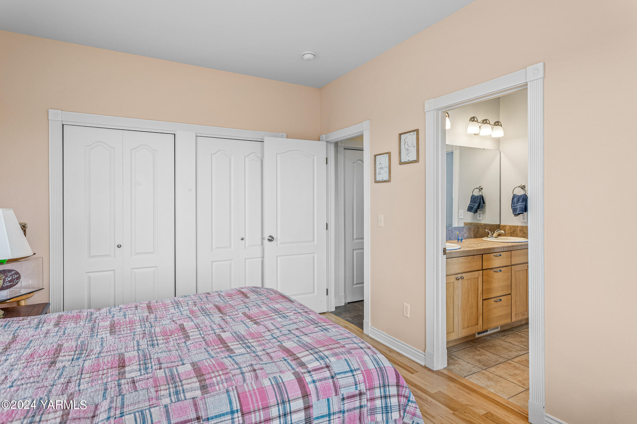 652 South Friedline Road Yakima, WA 98908 - Photo 25 of 38 a bedroom with a bed and a sink