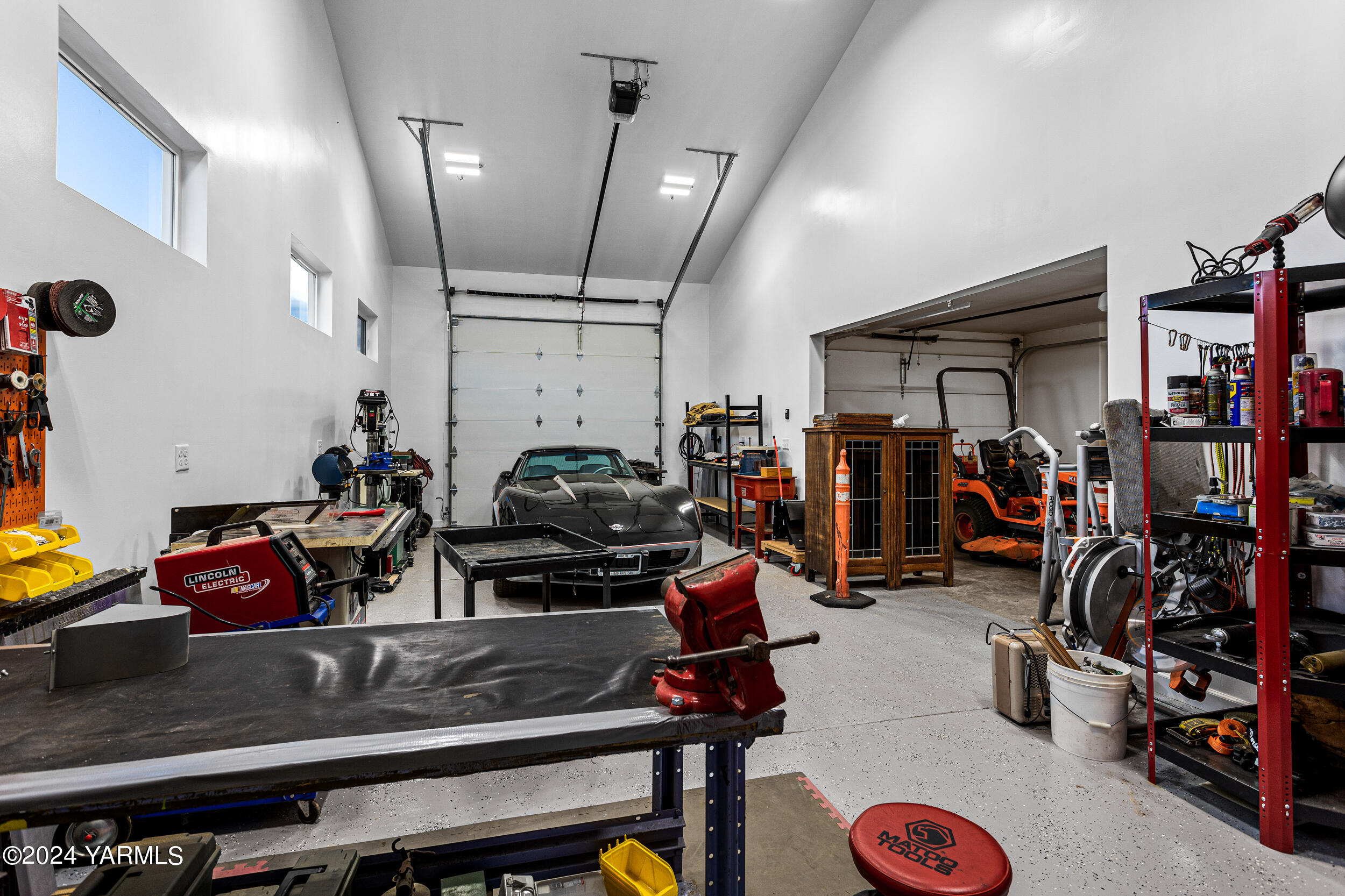 652 South Friedline Road Yakima, WA 98908 - Photo 36 of 38 a view of a room with gym equipment