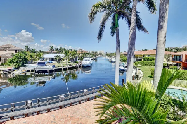 a view of empty room with floor to ceiling window