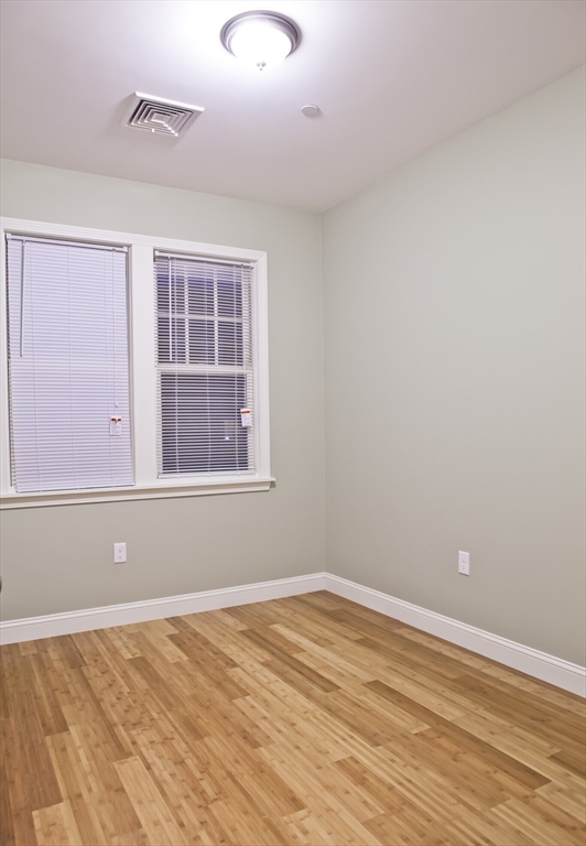 195 West 3rd Street, Unit 4 Boston, MA 02127 - Photo 11 of 16