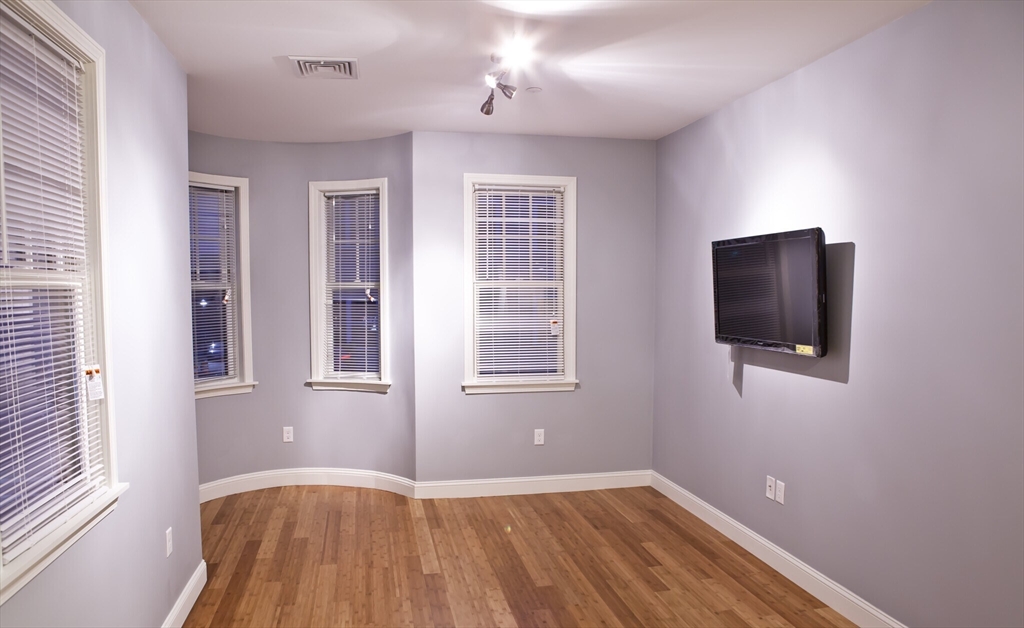 195 West 3rd Street, Unit 4 Boston, MA 02127 - Photo 3 of 16