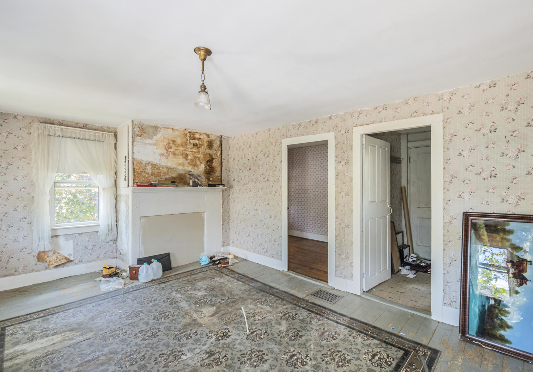 47 Gault Road West Wareham, MA 02576 - Photo 16 of 25 a living room with furniture and a window