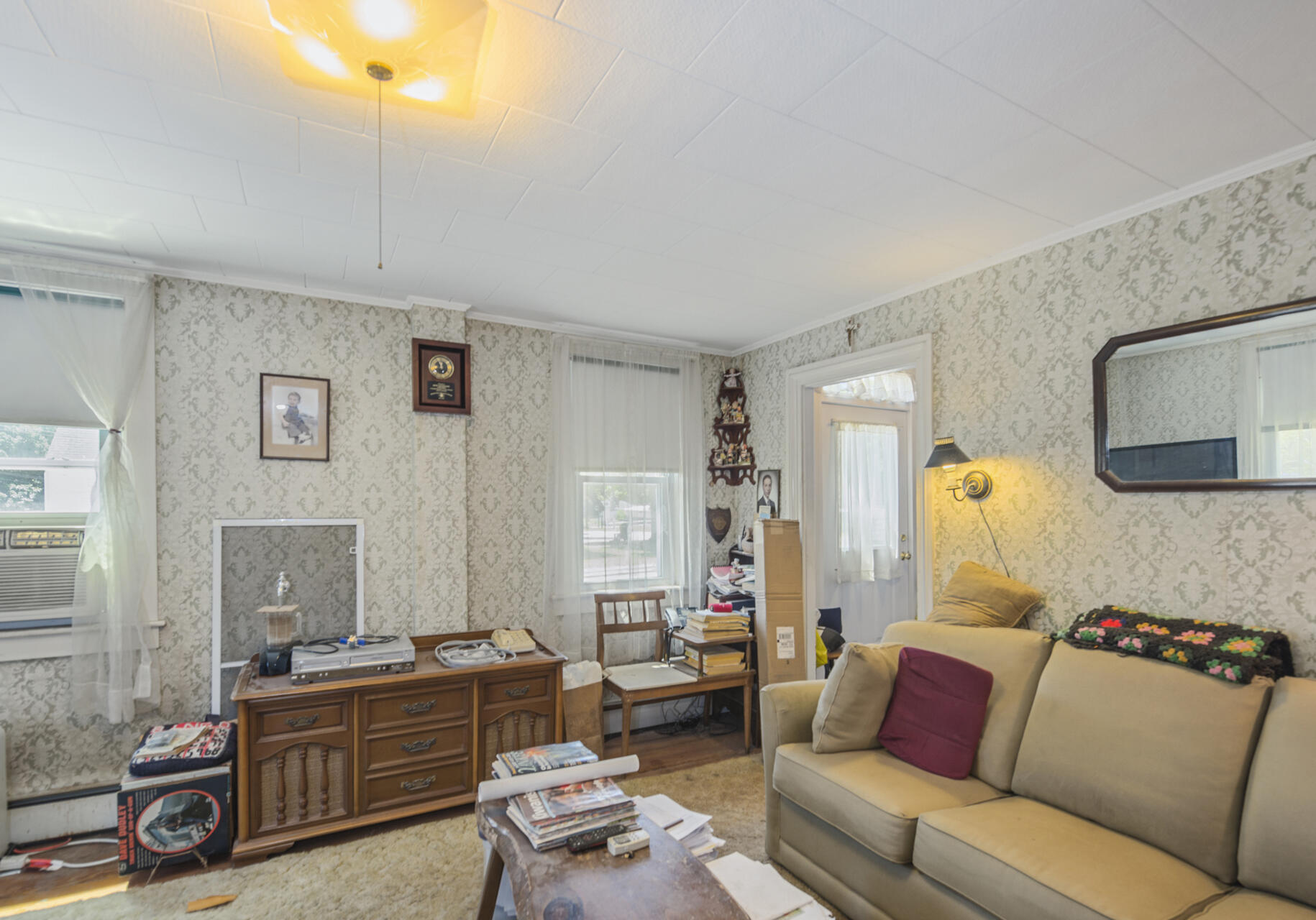47 Gault Road West Wareham, MA 02576 - Photo 9 of 25 a living room with furniture