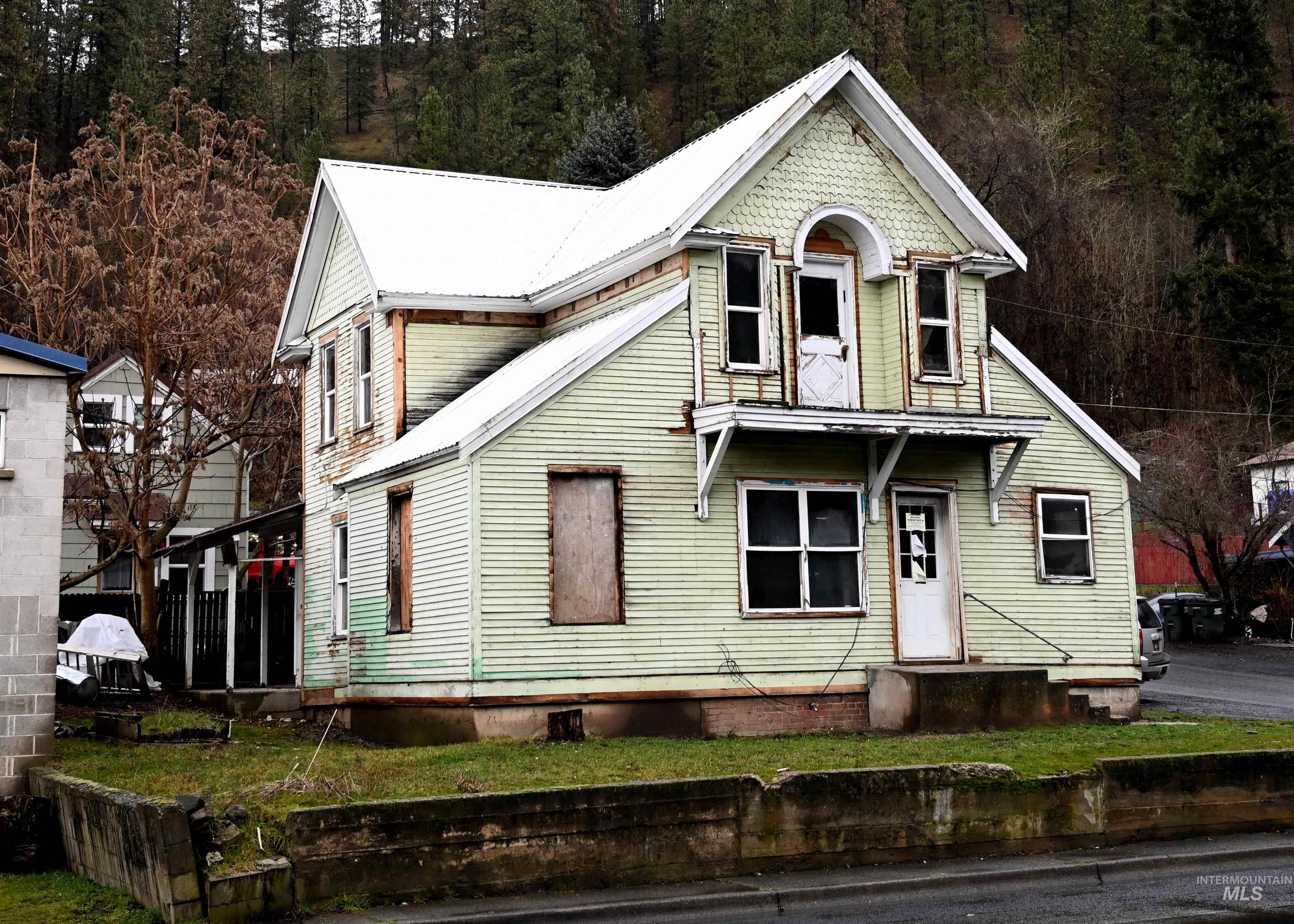 704 Riverside Avenue Orofino, ID 83544 - Photo 2 of 23 View of front of home featuring a metal roof