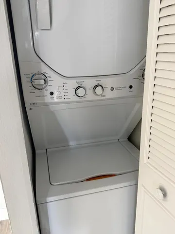 $2,000 | 157 North Gregory Street, Unit 14, Aurora, IL 60504