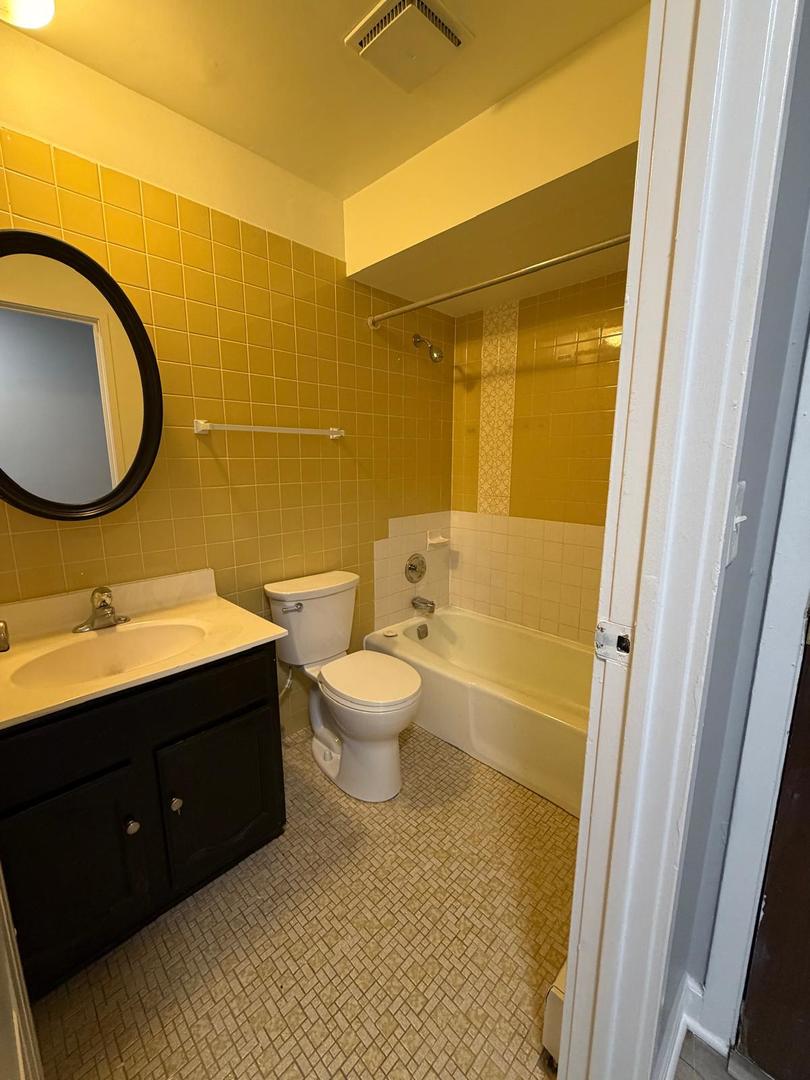 157 North Gregory Street, Unit 14 Aurora, IL 60504 - Photo 6 of 15 a bathroom with a sink and a mirror