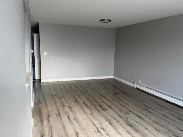 $2,000 | 157 North Gregory Street, Unit 14, Aurora, IL 60504