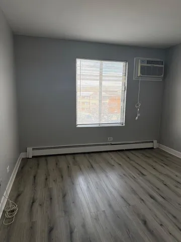 $2,000 | 157 North Gregory Street, Unit 14, Aurora, IL 60504