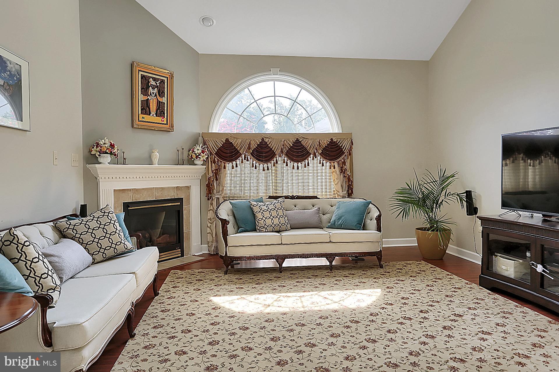 742 Maria Avenue Sinking Spring, PA 19608 - Photo 4 of 35 Large family room
