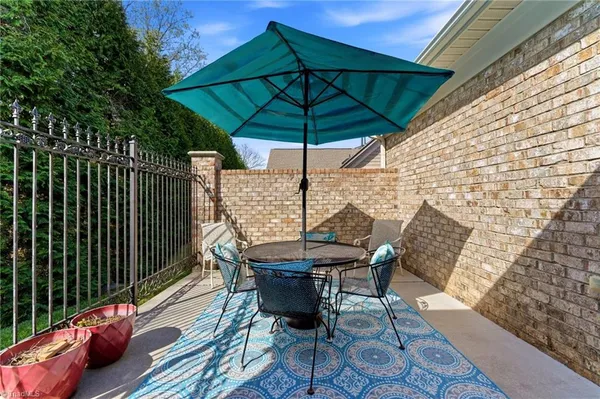 $427,700 | 6821 Stone Gables Drive, Thomasville, NC 27360